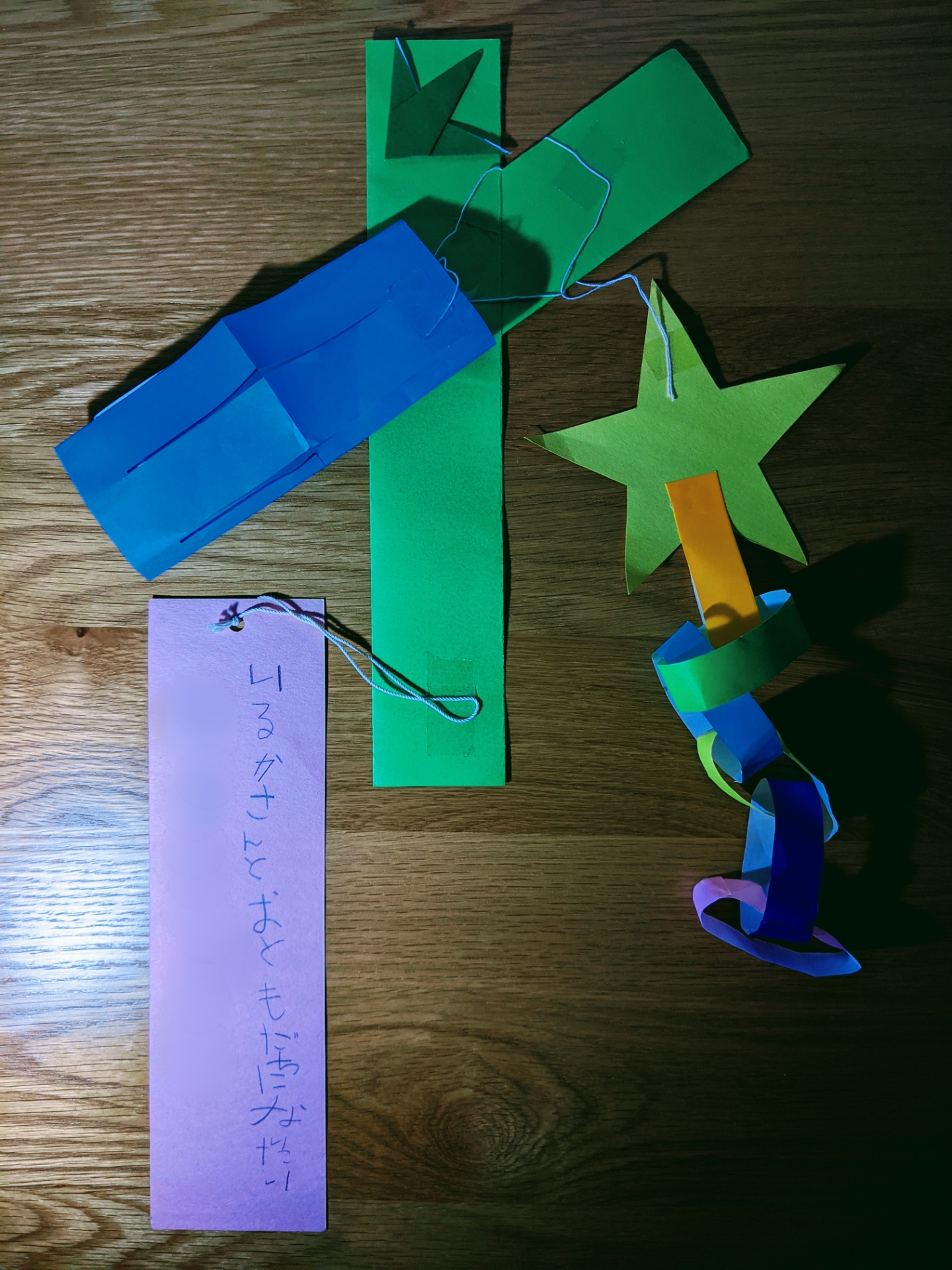 5歳児が色画用紙で作った七夕飾り