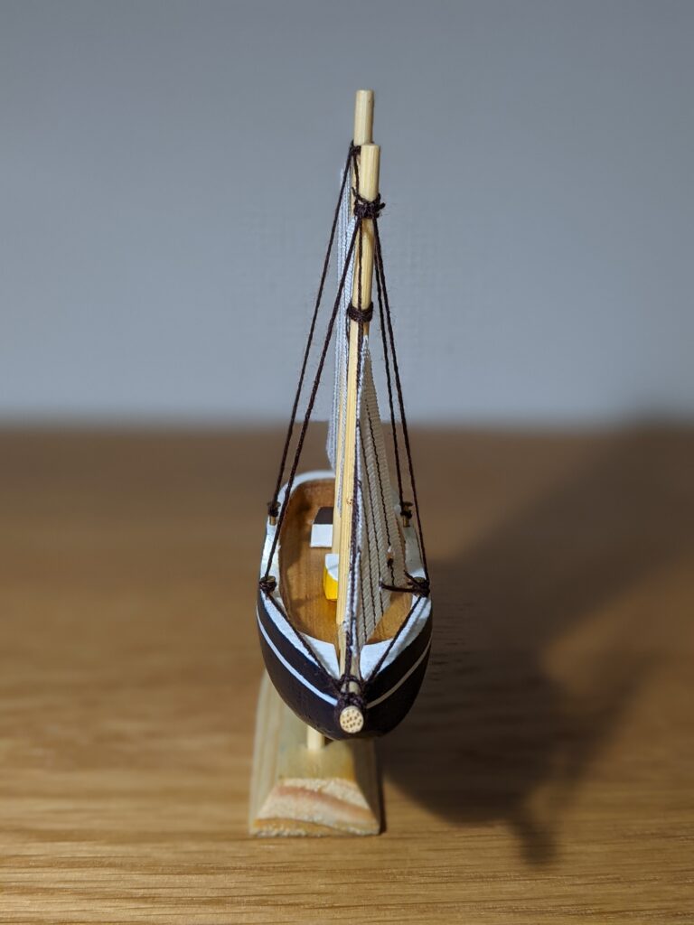 あおぞら モデルシップ 帆船模型 AOZORA ブルーノーズ ミニ Bluenose Mini の正面