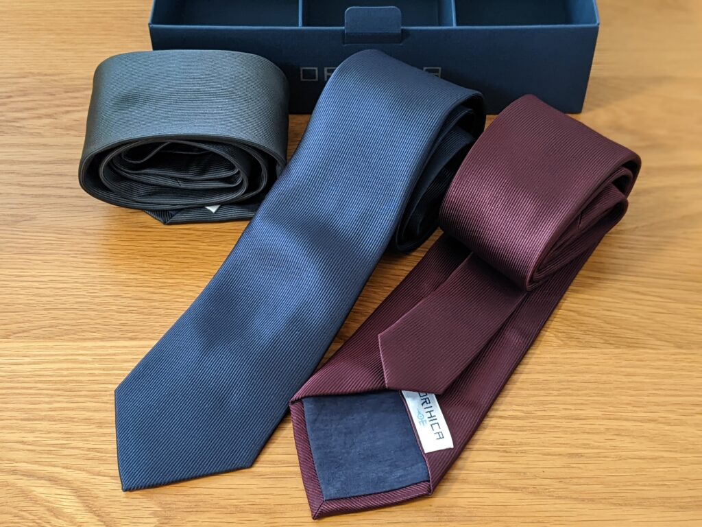 オリヒカ 箱付き ネクタイ3本セットのネクタイの裏表
