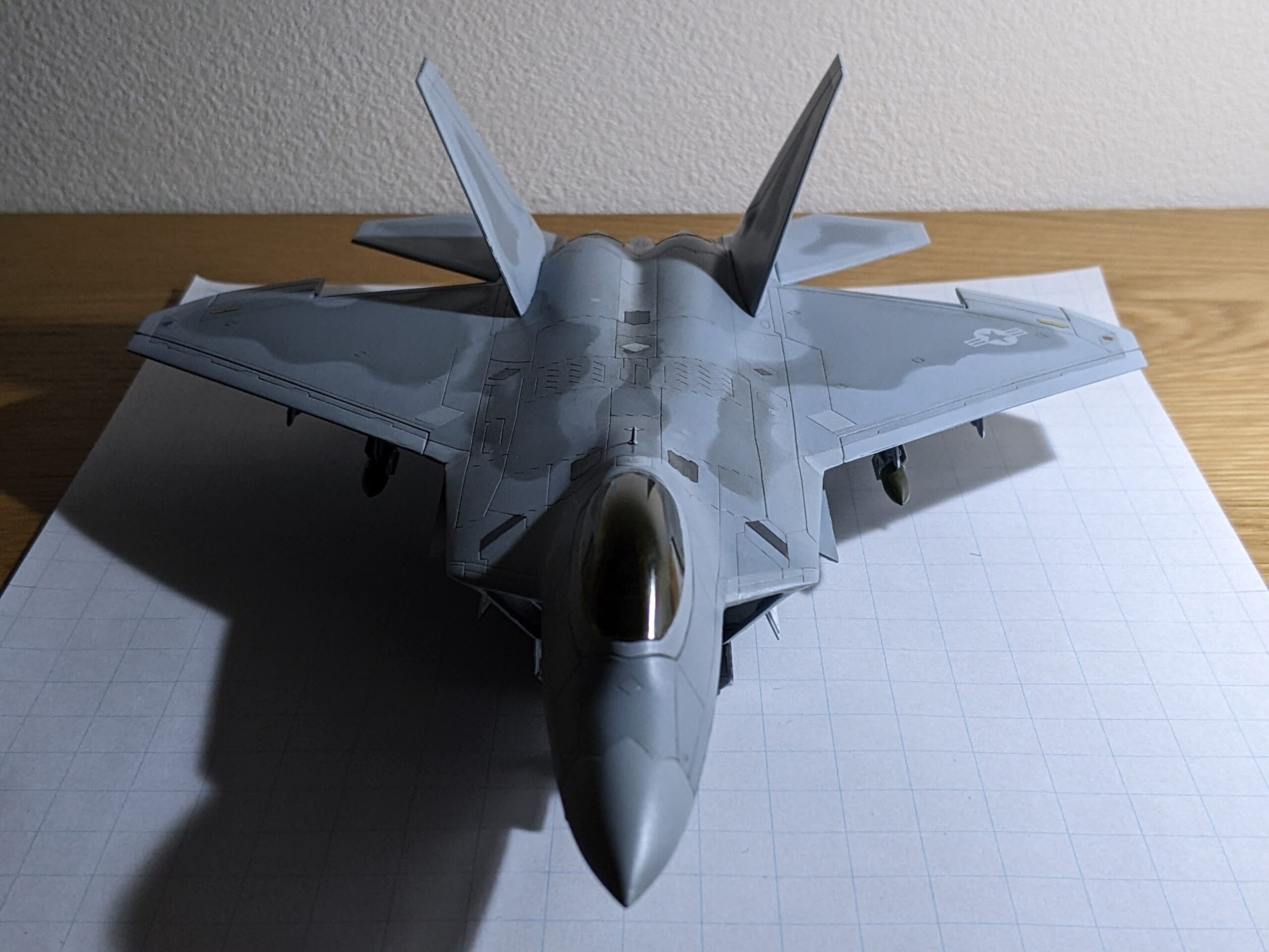 タミヤ 1/72 F-22 ラプターを正面上部から見た様子