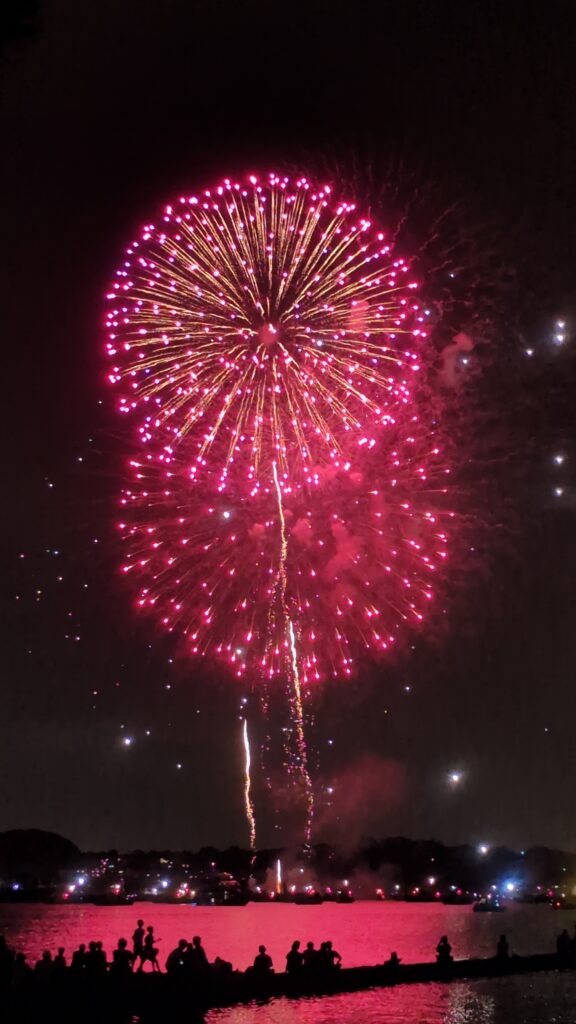 赤い打ち上げ花火