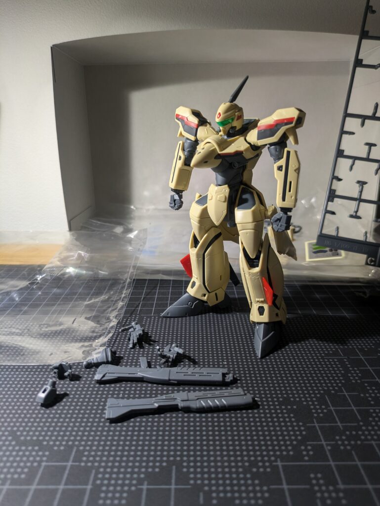 本体の組み上がったHG 1/100 YF-19