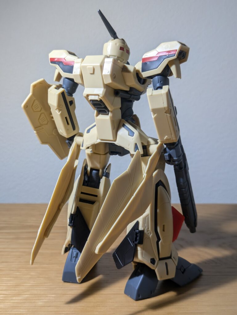 HG 1/100 YF-19 バトロイドモード後方から