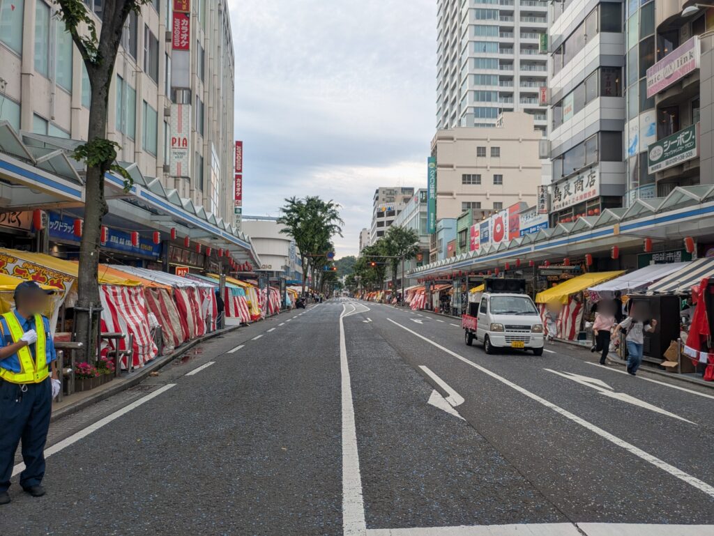 出店が並ぶメイン通り