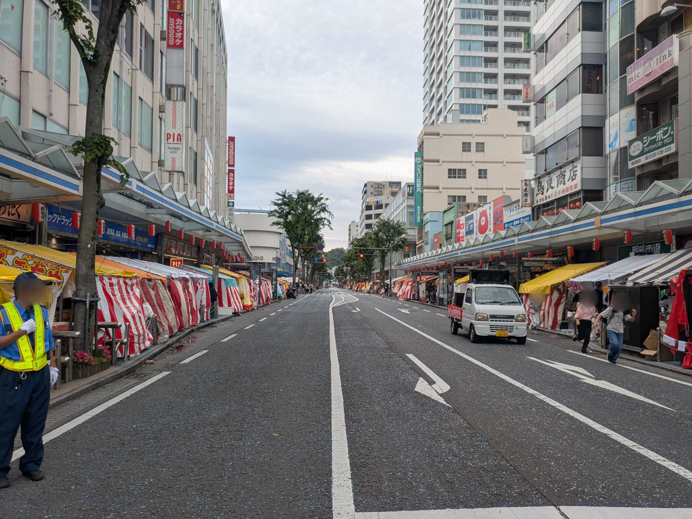 出店が並ぶメイン通り