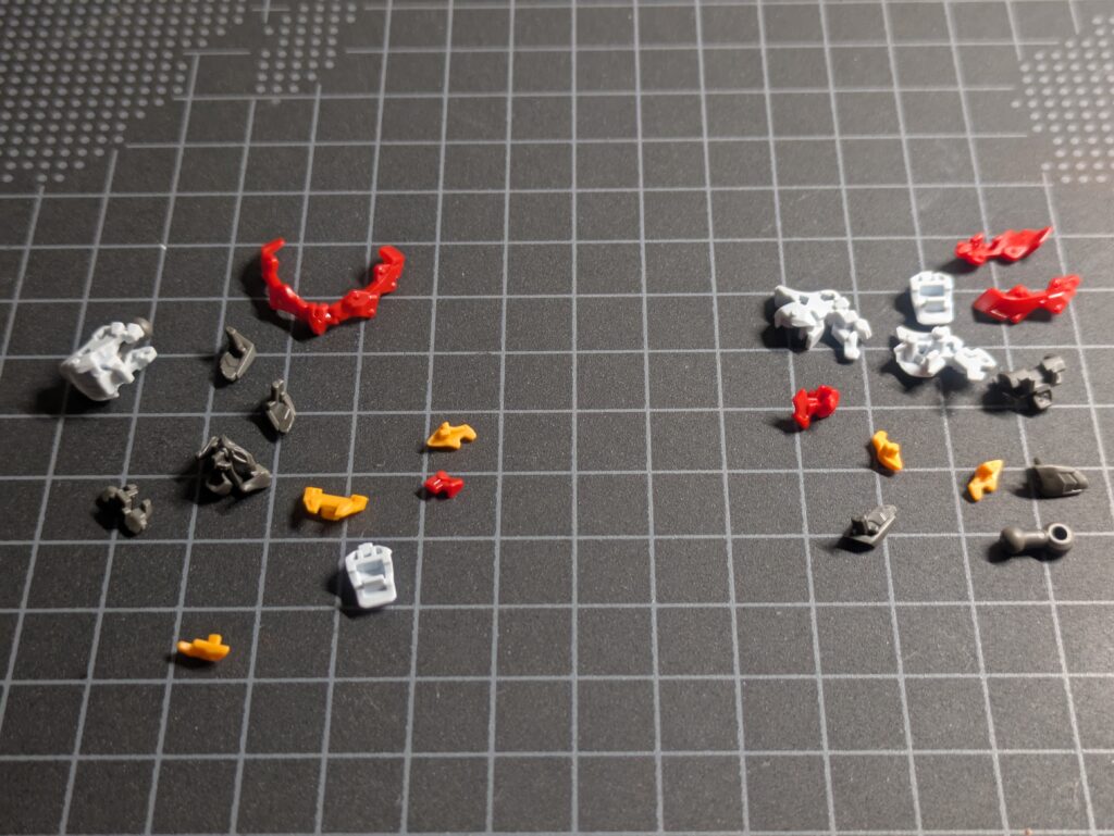 HG ジークアクスの顔パーツの一部