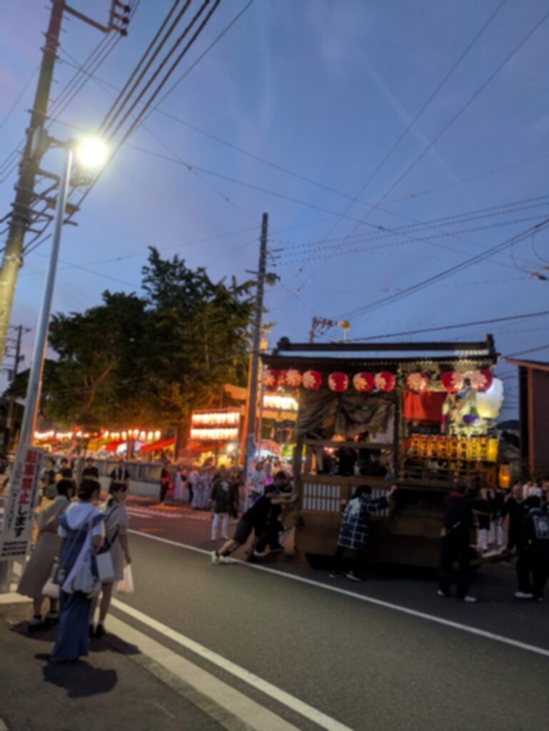 お祭りの神社と山車