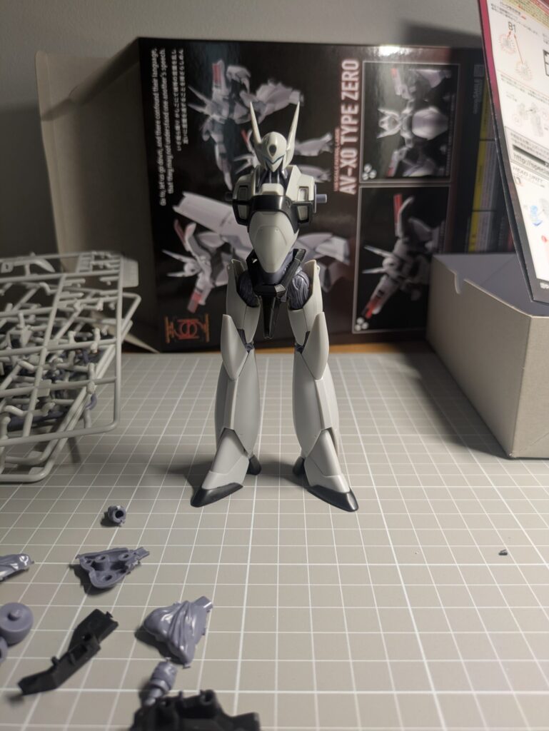 組み立て途中の MODEROID AV-X0零式