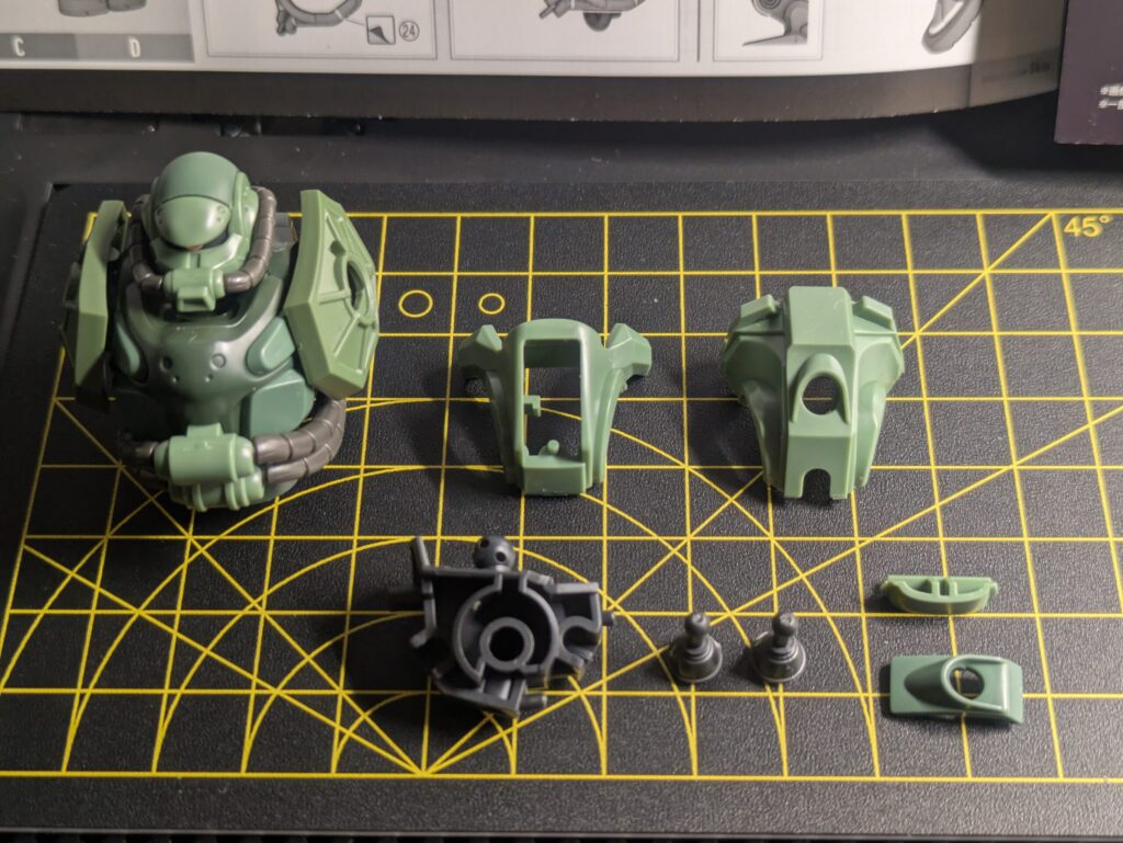 HG 1/144 ザク(GQ) の上半身