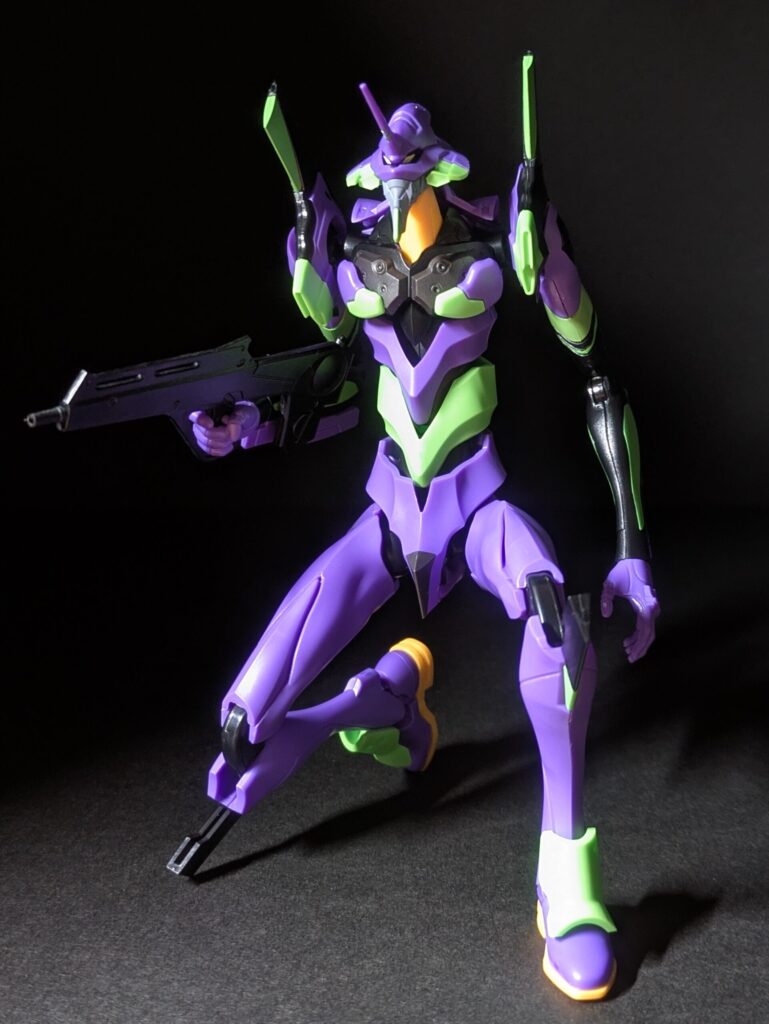 パレットライフルを構えるMODEROID エヴァンゲリオン初号機