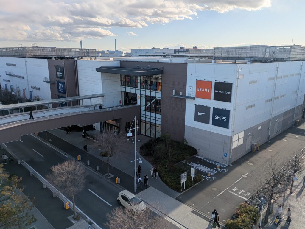 アウトレットモールの建物