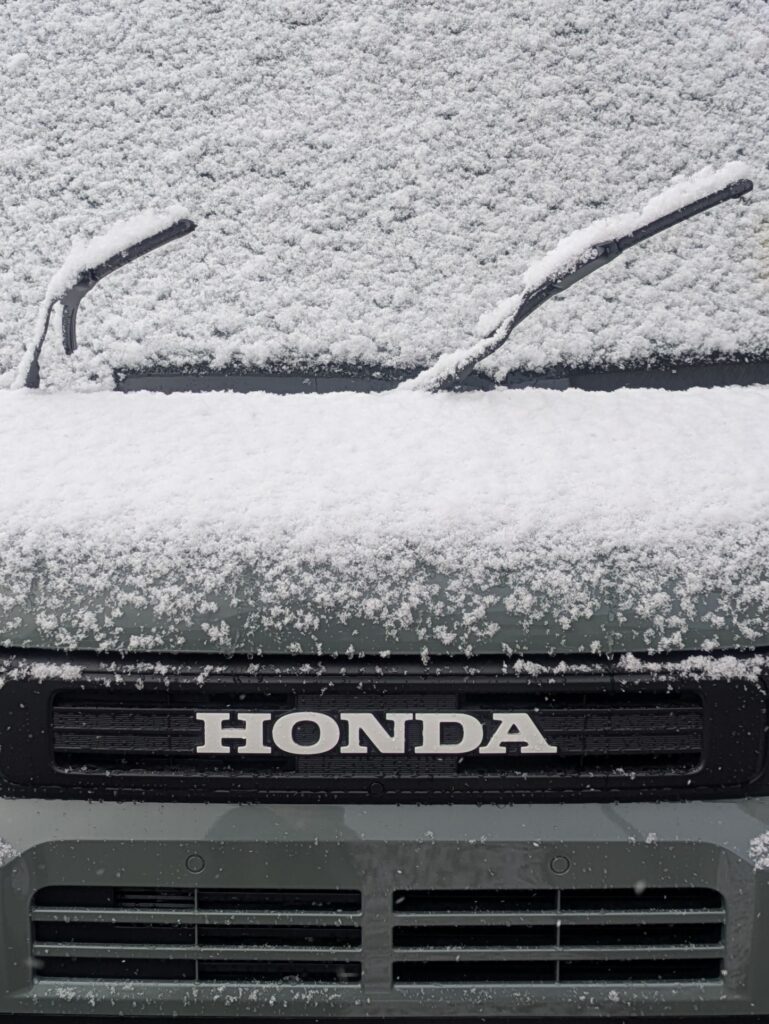 車に積もった雪