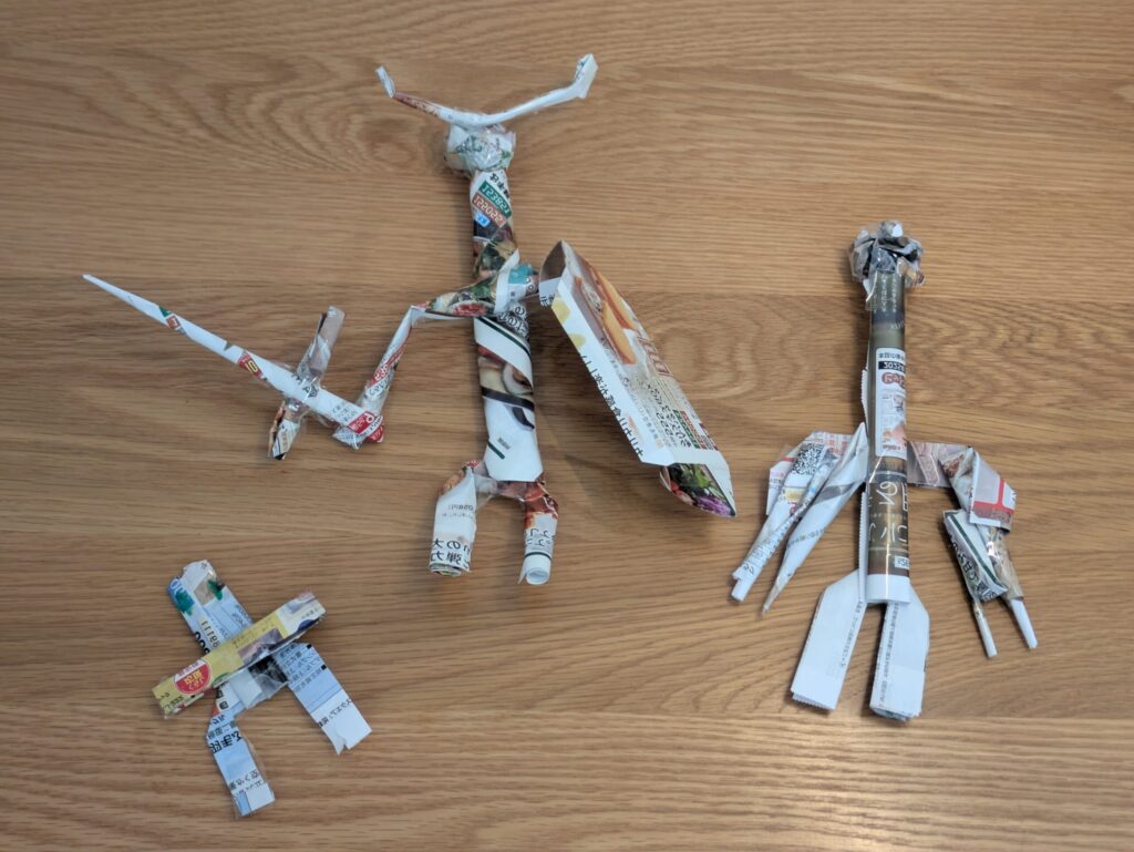 6歳児が紙で作ったモビルスーツとパイロット