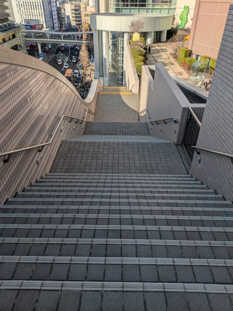 ゆめおおおかのうねうね壁外階段