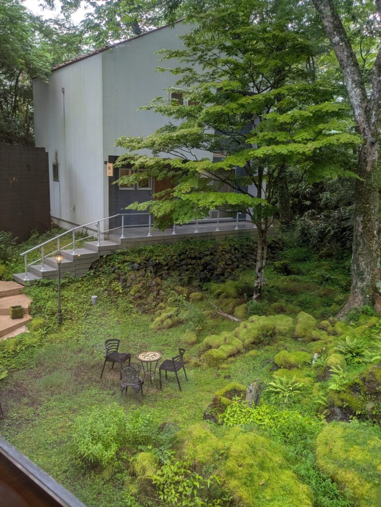 富士山近くのペンションの中庭